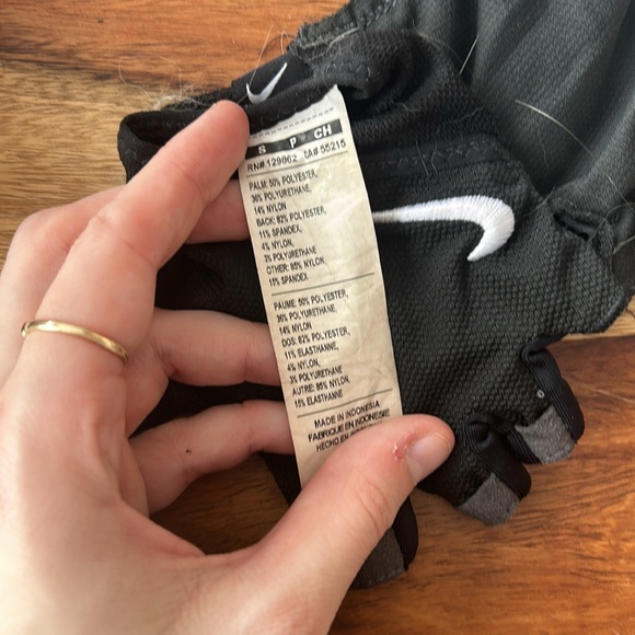 Nike training gloves - Picture 2 of 3